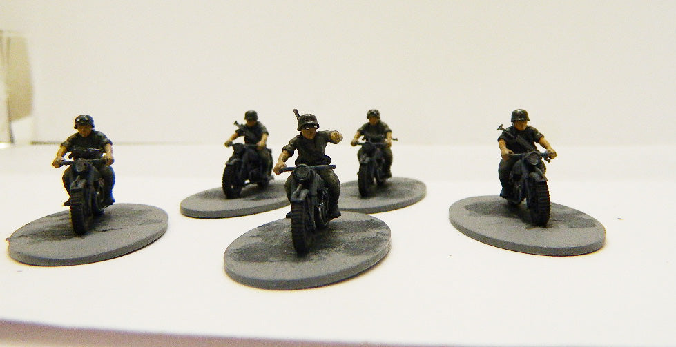 017 MAR.DAV NOT PAINTED GERMAN KRADSHUTZEN TRUPPEN WWII 1/72