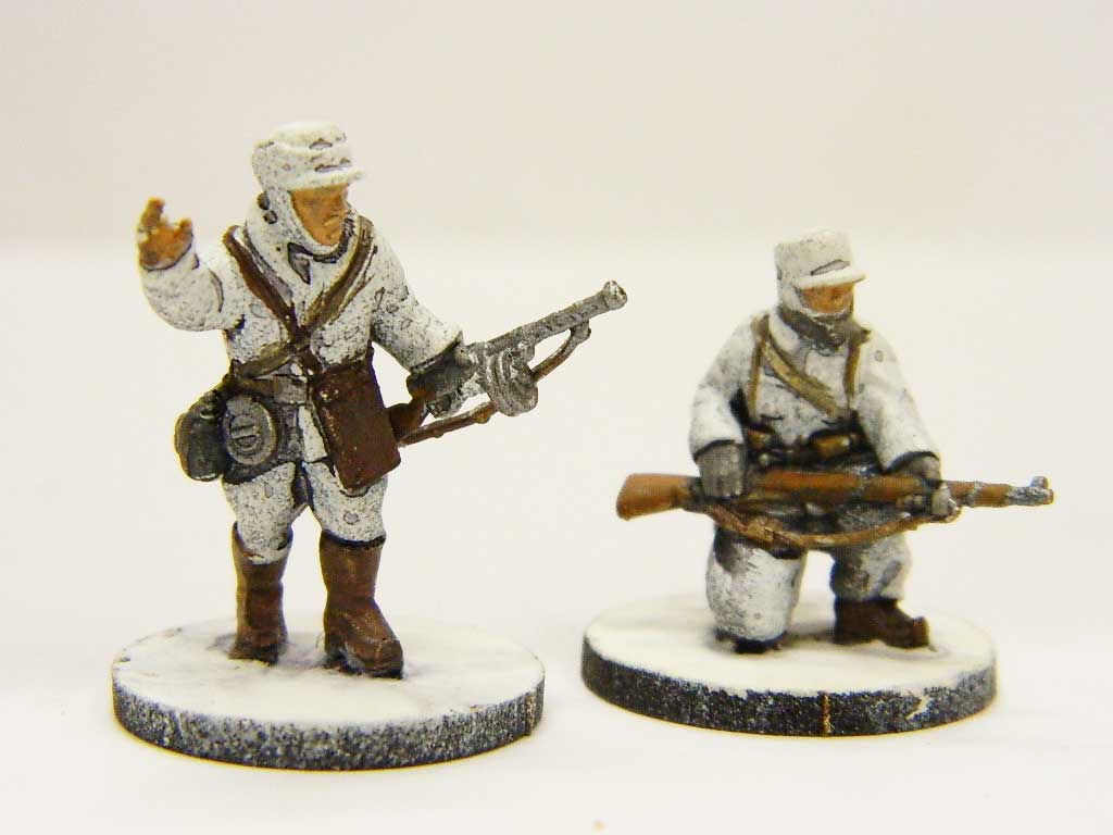 020 MAR.DAV NOT PAINTED FINNISH OFFICER TEAM WWII 1/72