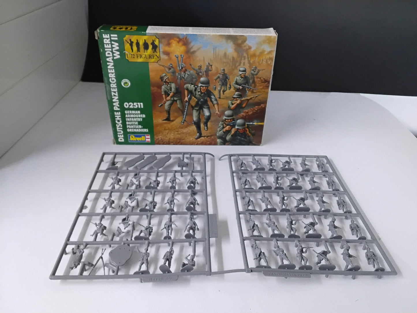 2511 REVELL DEUTSCHE PANZERGRENADIERE WWII 1/72