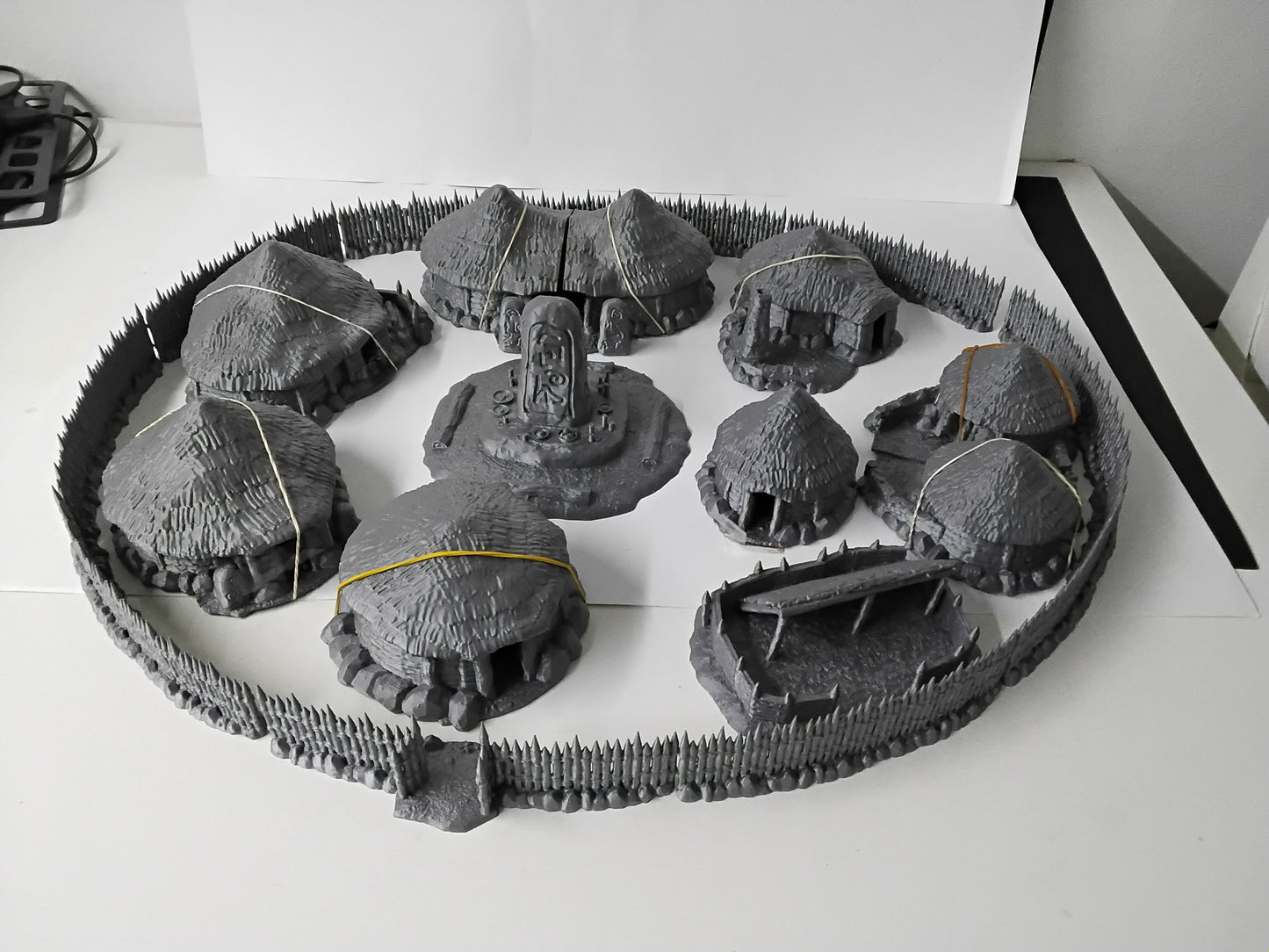 Es009 Celtic village Barbarian Huts 1/72