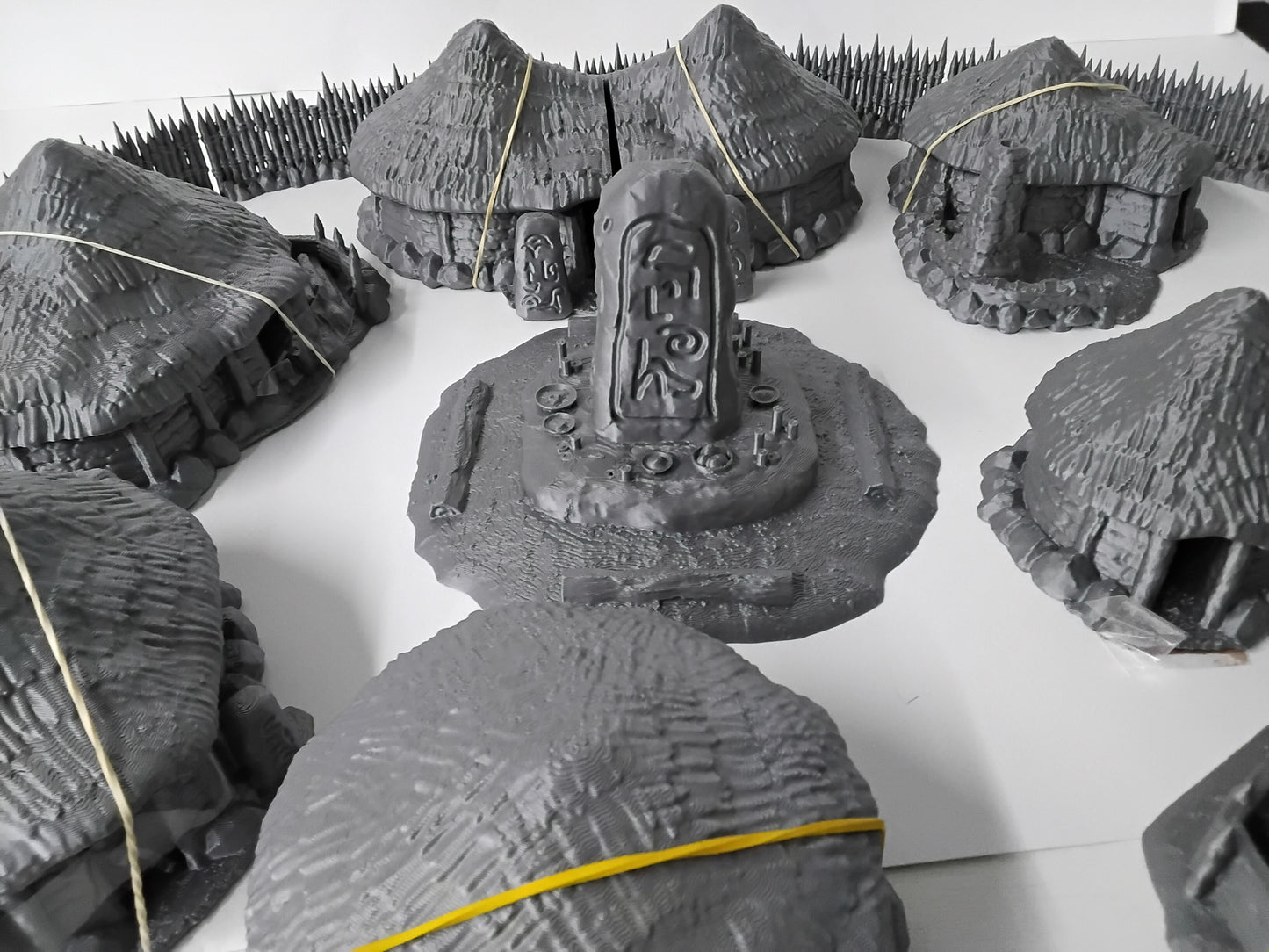 Es009 Celtic village Barbarian Huts 1/72