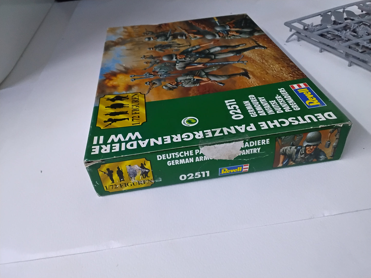 2511A REVELL DEUTSCHE PANZERGRENADIERE WWII 1/72 SCATOLA DANNEGGIATA  vedi foto
