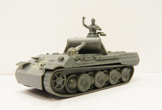 67325 BMC WW2 SHERMAN GERMAN PANTHER TANK W/CREW GRAY 1/32