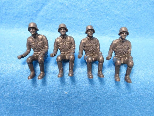 127E CLASSIC TOY SOLDIERS 1/32 WWII seated German soldiers