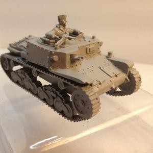 A2 EWM ITALIAN Tanks / M13/40 command Vehicle with twin MG and open hatch + crew figure 1/72