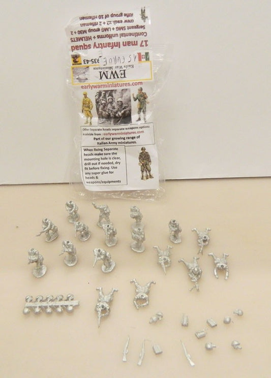 E0 17 man infantry squad continel uniforms + helmets  1/72