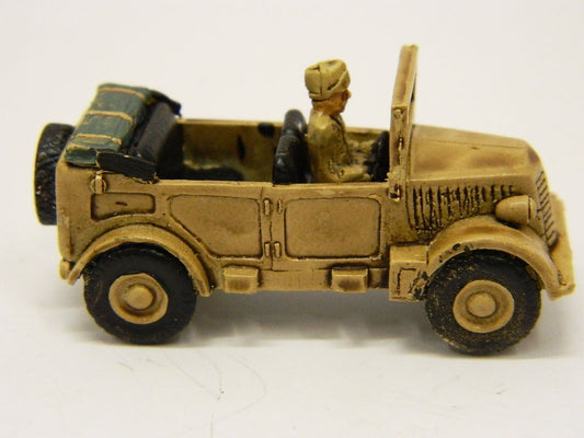 ITVEH04P EWM 1/72  Italian Army 1935 to 1943 / HQ & Communications / Fiat 508 military car and driver (Copia) (Copia)