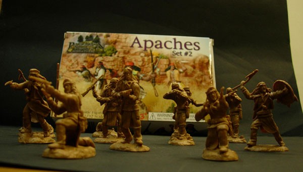 PARAGON  1/32  SET2   APACHES